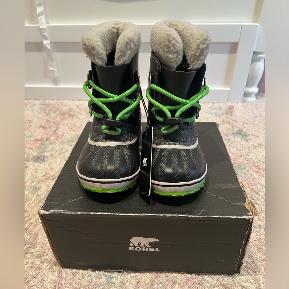 Sorel children’s yoot pac boots size 9t - new with tags and box NWT